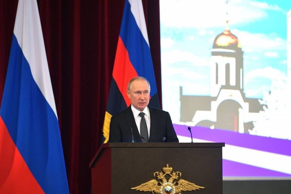 Путин принял участие в «Бессмертном полку» из своего кабинета