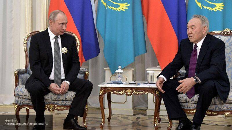 Назарбаев и Путин поздравили друг друга с годовщиной Победы
