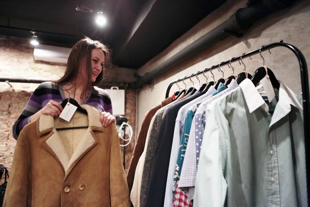 Небольшие магазины одежды откроются в РФ на первом этапе снятия ограничений