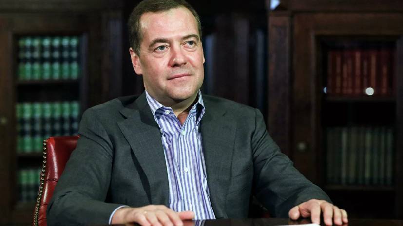 Медведев отметил, что 9 мая остаётся самым главным праздником