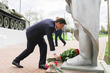 Воробьев возложил цветы к мемориалу советским воинам под Истрой