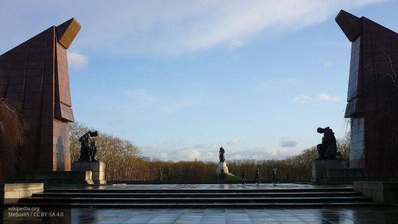 Память советских солдат почтили в Берлине 9 Мая