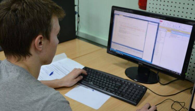 Минобрнауки приняло решение провести выпускные экзамены в вузах онлайн