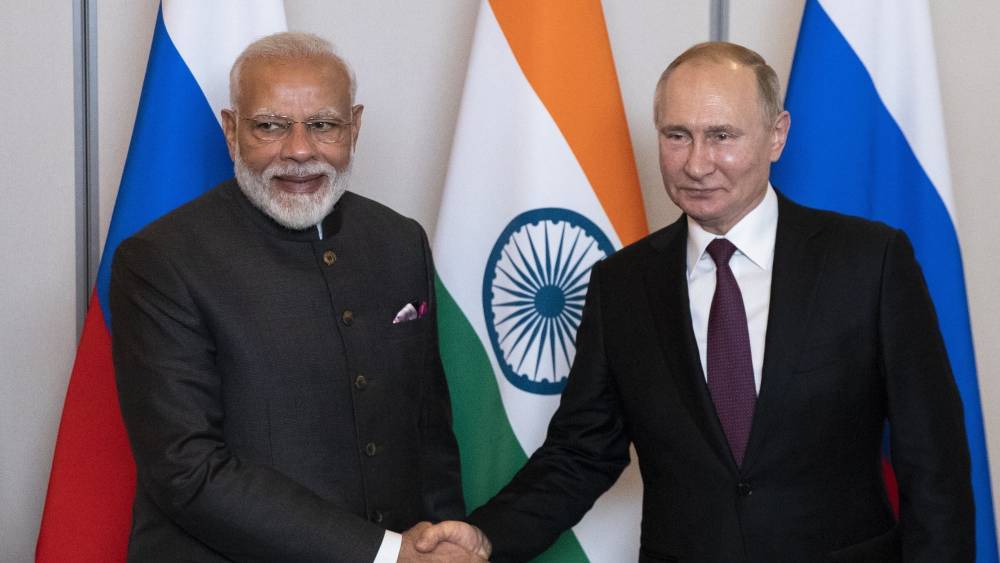 Премьер Индии поздравил Путина и россиян с 75-летием Победы