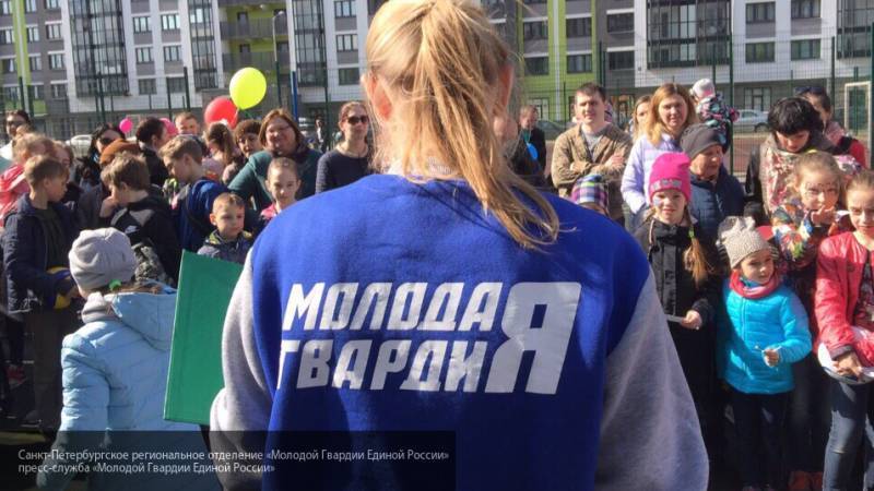 "Молодая гвардия" провела фотовыставку в честь Дня Победы
