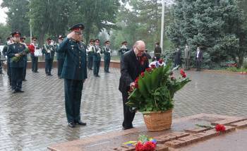 Несмотря на ливень и коронавирус. Как в Ташкенте отмечали 75-летие Великой Победы. Видео