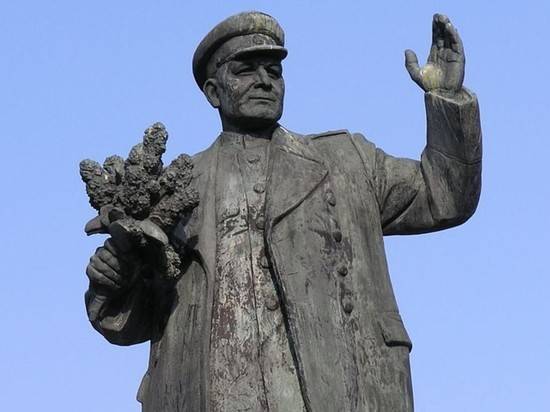 В Праге на место памятника Коневу поставили унитаз