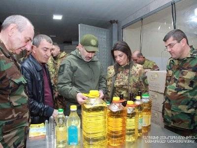 Бако Саакян, Никол Пашинян и Араик Арутюнян посетили ряд воинских частей Армии обороны Арцаха