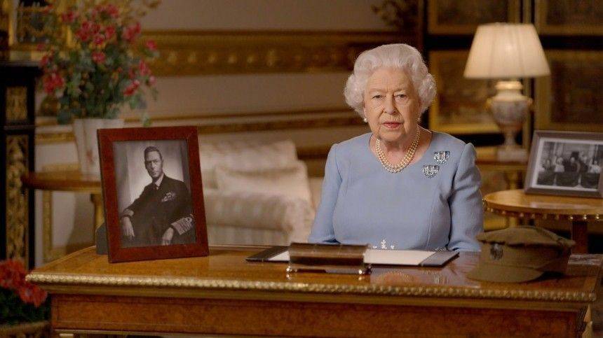 «Никогда не сдавайтесь: » Елизавета II обратилась к народу в День Победы