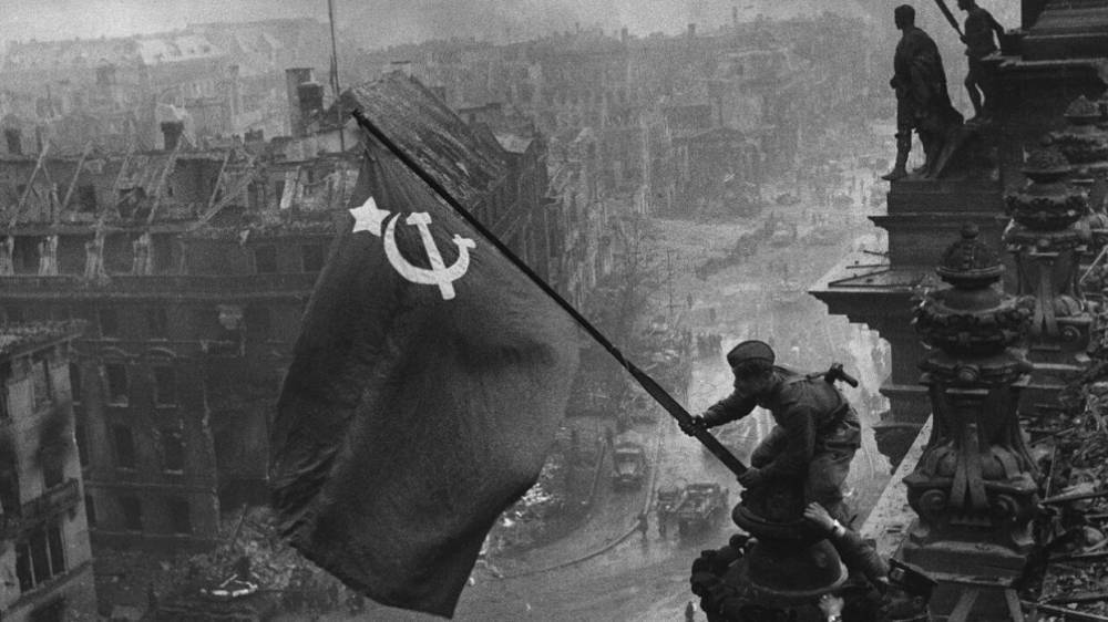 Малькевич объяснил, почему Facebook «банит» посты со снимком Знамени Победы над Рейхстагом