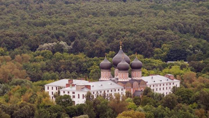 Коронавирус унес жизнь настоятеля Покровского храма в Москве