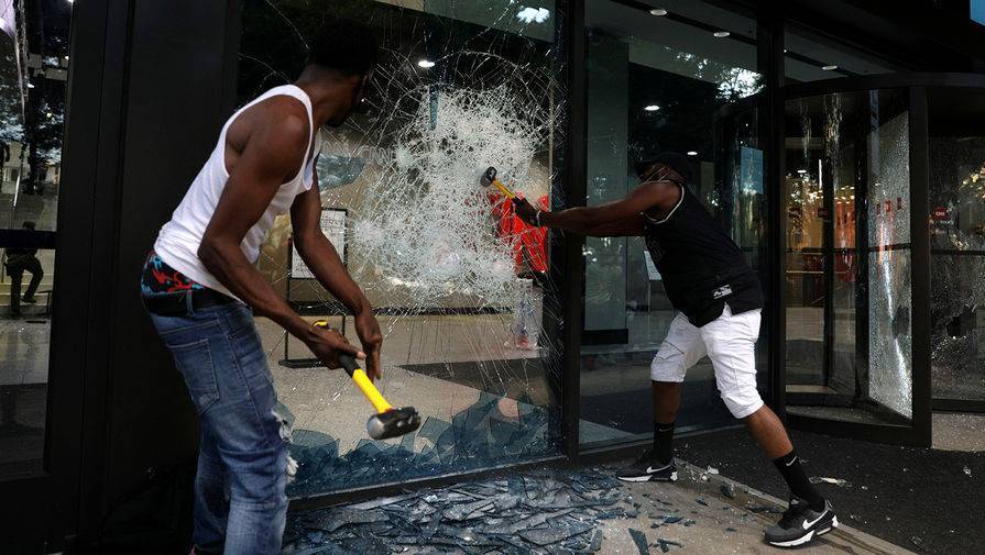Во время беспорядков в США мародеры ограбили магазин «Чикаго»