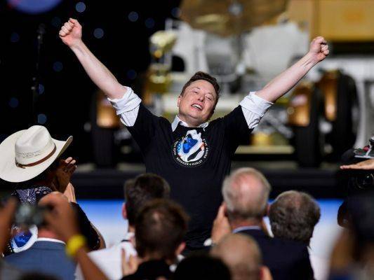 Илон Маск ответил по-русски на поздравление Рогозина