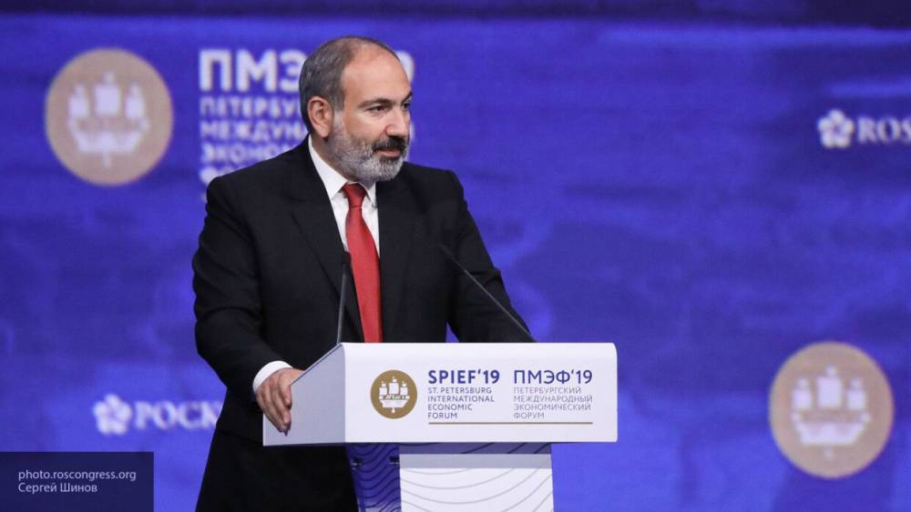 Премьер-министр Армении Пашинян сообщил, что у него и членов семьи выявили COVID-19