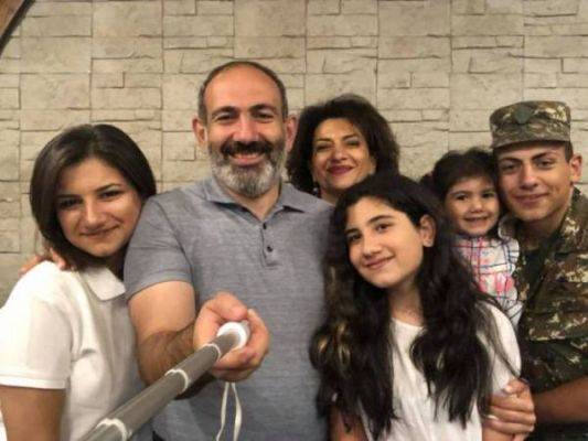 Премьер-министр Армении и члены его семьи заразились коронавирусом