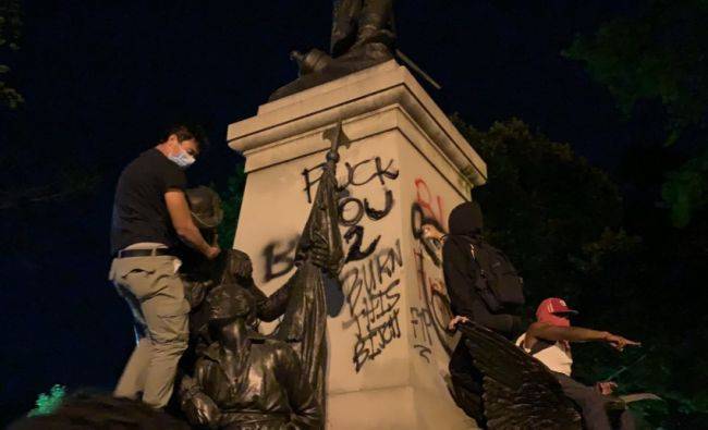 Наступили на свои грабли: Польша в шоке от уродования статуи Костюшко в США
