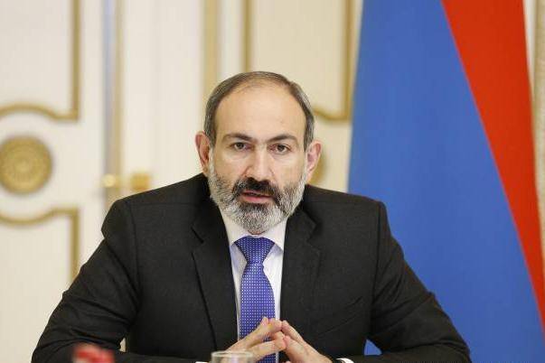 Премьер-министр Армении заразился коронавирусом от официанта без перчаток