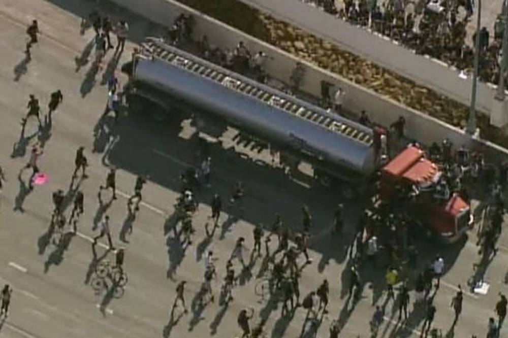 В Миннеаполисе украинец направил грузовик в толпу протестующих, - СМИ