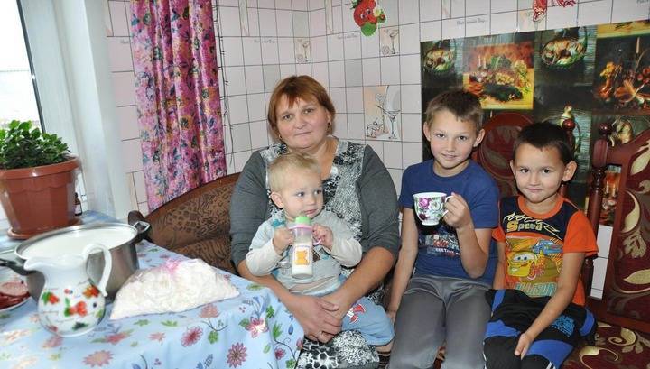 Российские семьи начали получать выплаты на детей в возрасте от 3 до 7 лет