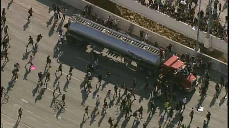 В Миннеаполисе украинец направил грузовик в толпу протестующих