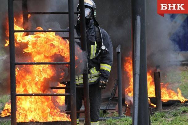 В Троицко-Печорске на пожаре спасли трех человек