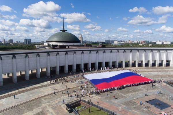 Жители Вологодчины смогут стать участниками создания грандиозной онлайн-мозаики из российских флагов