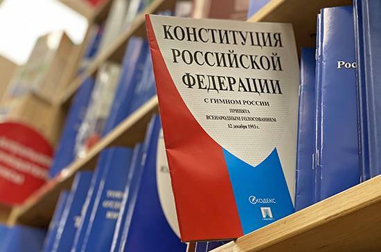 В РФ хотят разрешить голосовать за поправки к Конституции на набережных и скверах, – СМИ