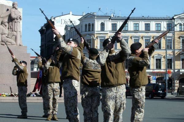 В Латвии хотят открыть школу подготовки профессиональных военных