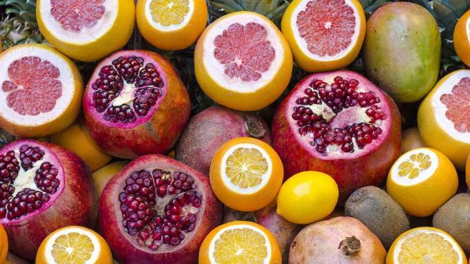Петербургский онколог перечислил фрукты и овощи, которые нужно есть с кожурой