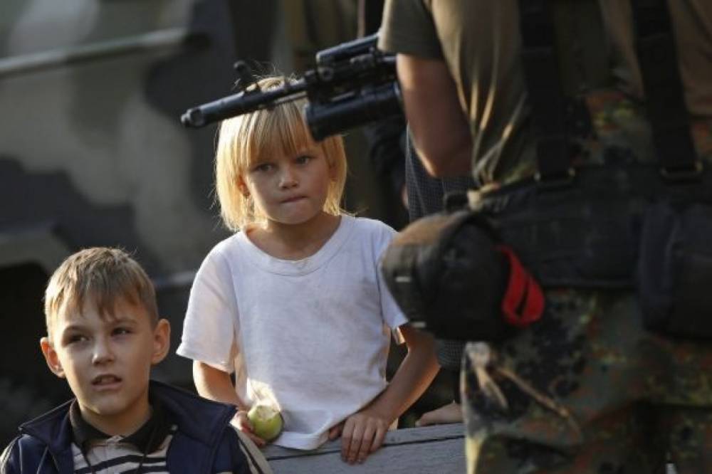 От обстрелов на Донбассе с начала года пострадали 10 детей, - Ермак