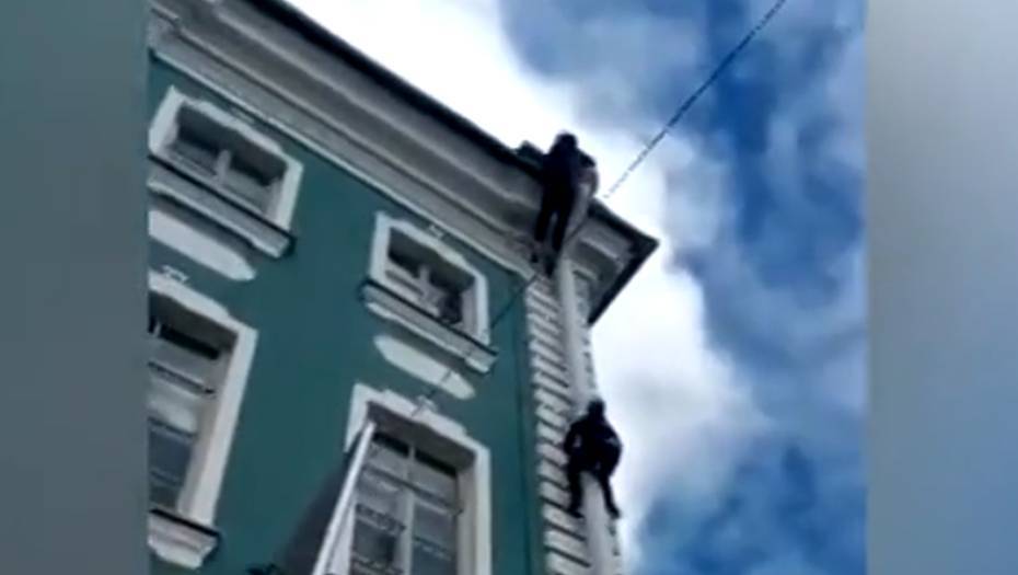 В Петербурге задержали руферов, забравшихся на крышу Кунсткамеры