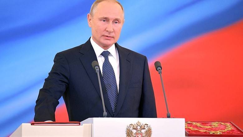 Путин подчеркнул важность укрепления института семьи в России