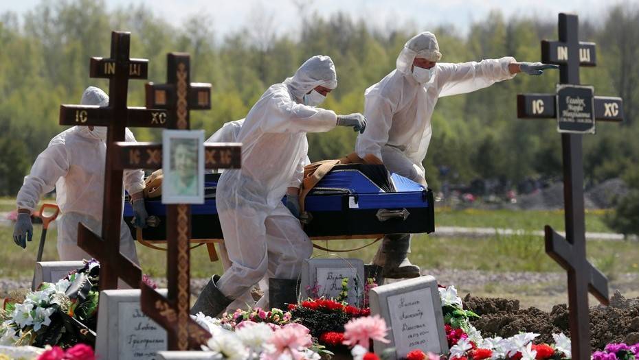 COVID-19 признали причиной смерти половины жертв пандемии в Петербурге