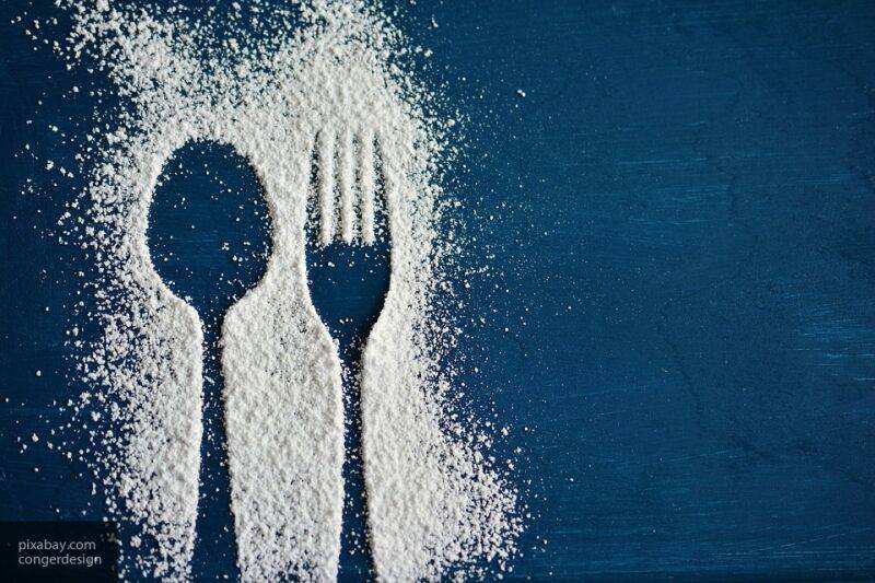Диетолог Гинзбург советует отказаться от сахара чтобы соблюдать меру в еде