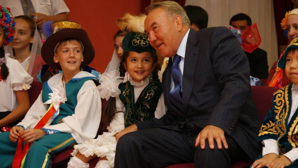 Бауыржан Байбек поздравил казахстанцев с днем защиты детей