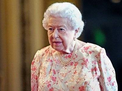 Британская королева впервые появилась на публике во время изоляции
