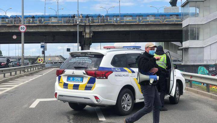 В Киеве со стрельбой задержали угрожавшего взорвать мост Метро