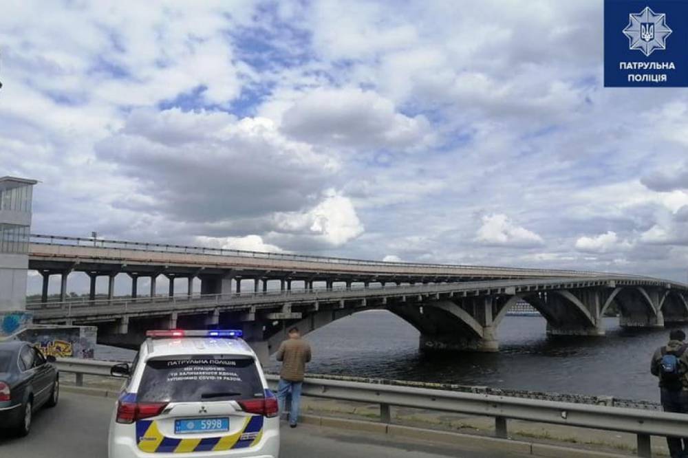 В Киеве задержали мужчину, который угрожал взорвать мост Метро
