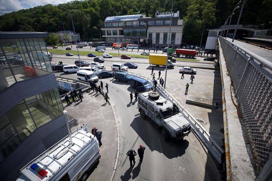 Полиция задержала минера, который угрожал взорвать мост Метро в Киеве