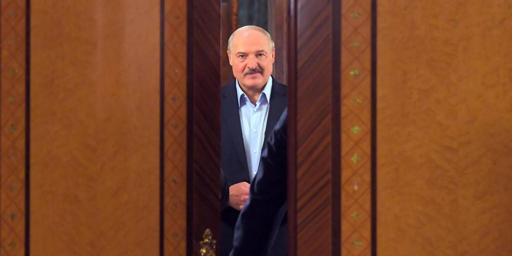 Лукашенко пригрозил "майданутым" белорусам противостоянием с КГБ