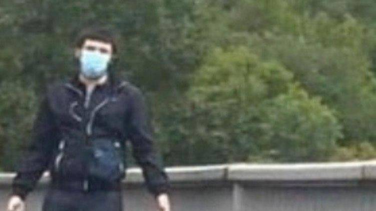 Полиция задержала мужчину, который грозил взорвать мост Метро в Киеве