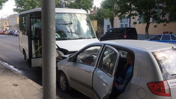 В ДТП с маршруткой в Саратове пострадали шесть человек