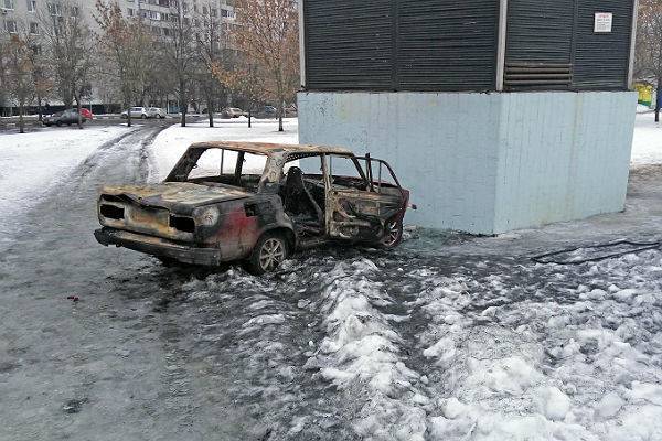 Россиянам грозят штрафы за брошенные машины и парковку на газонах