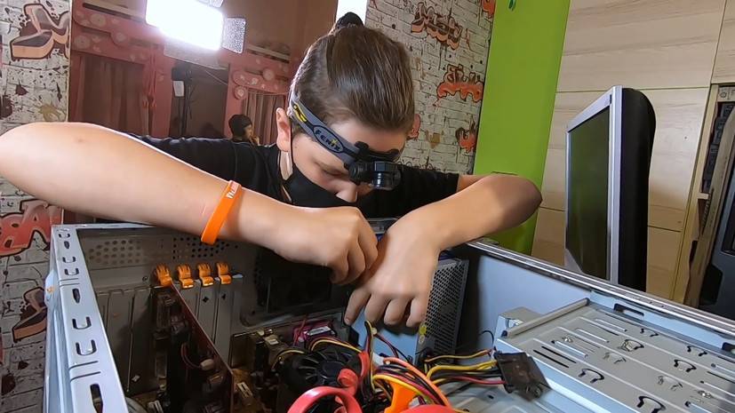 В Калининградской области школьник собирает компьютеры и отдаёт их нуждающимся