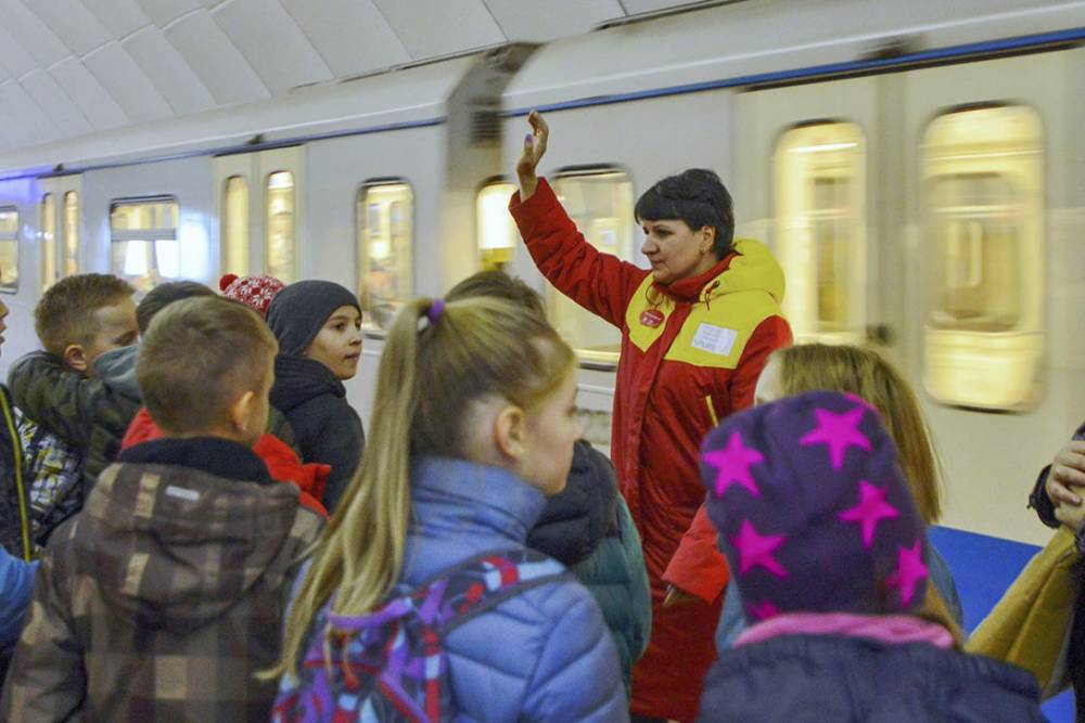 Более 400 тысяч детей сопроводили сотрудники ЦОМП метро Москвы за 5 лет