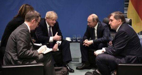 Великобритания выступила против возвращения России в G7