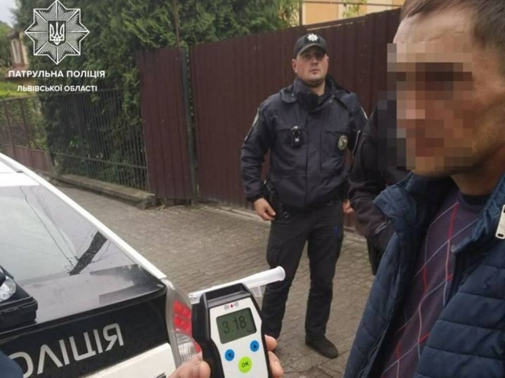 Во Львове водитель маршрутки помог задержать пьяного водителя, который решил сбежать от полиции