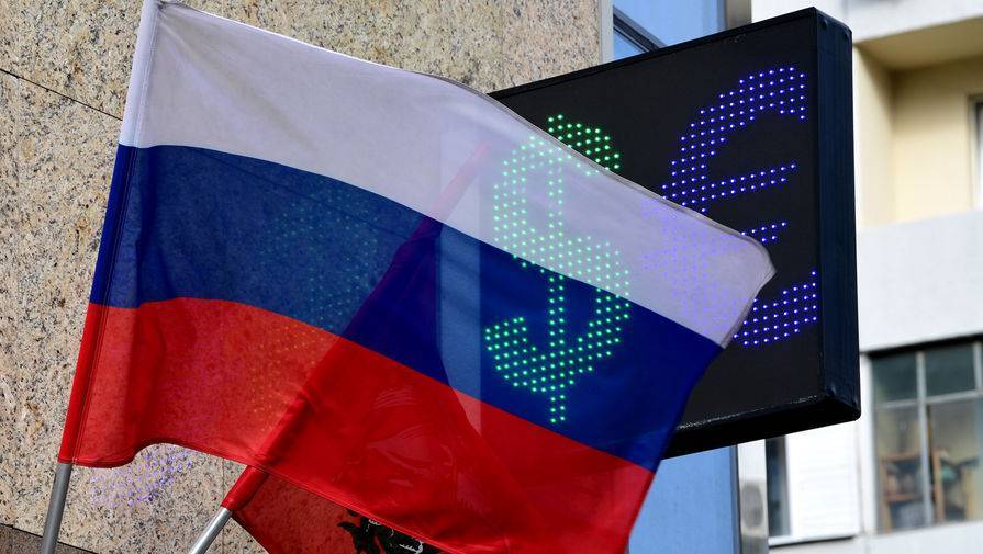 Курс евро упал до 77 рублей впервые за почти два месяца