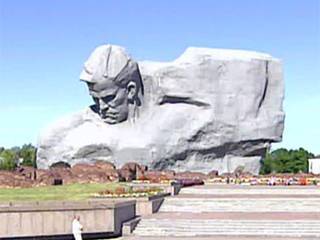 CNN внес в список самых уродливых памятников монумент Мужество