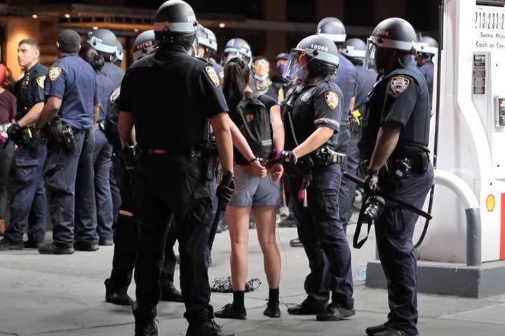 Власти Хьюстона и Финикса запретят полицейским применять удушающие захваты